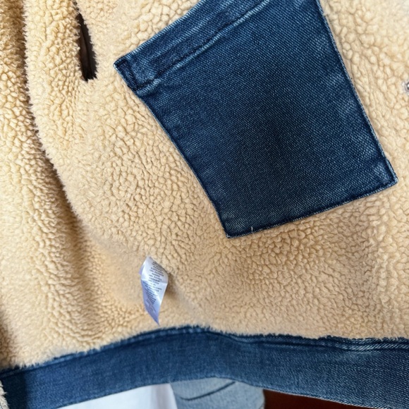 Size small Faherty oversized sherpa lined jean jacket - Picture 4 of 4